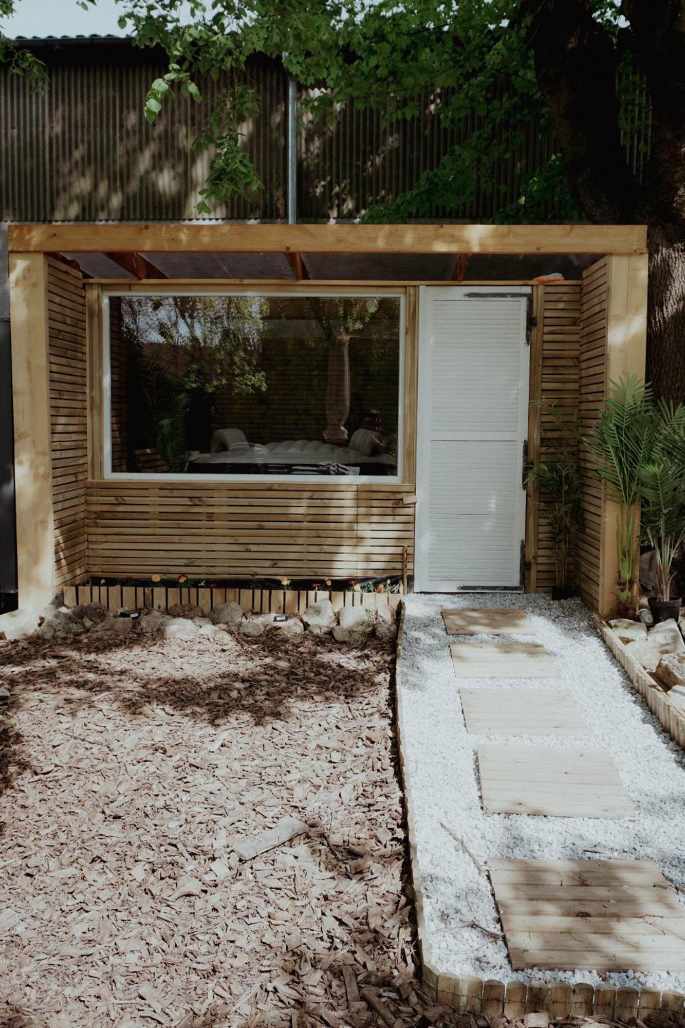 Le Chalet Tipi Avec Jacuzzi Et Jardin Troyes Exterior foto